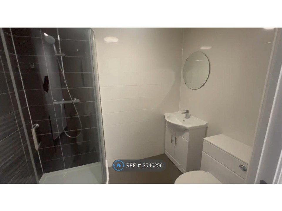 Property photo 2 of 5 Toilets