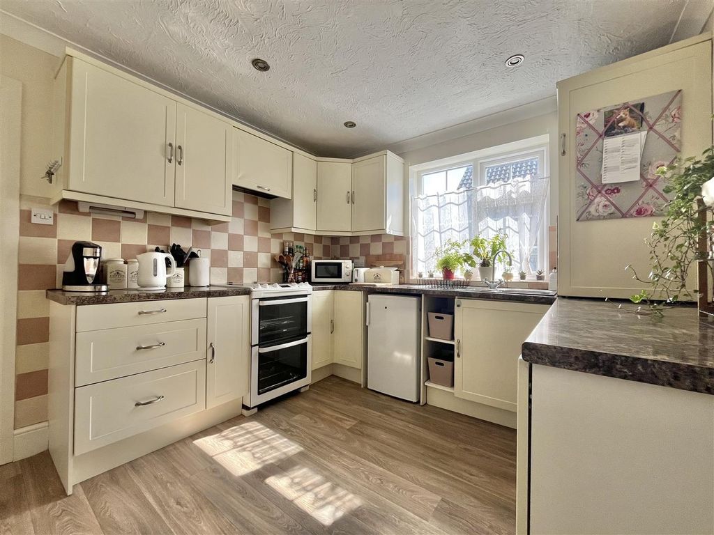 Property photo 2 of 22 Kitchen