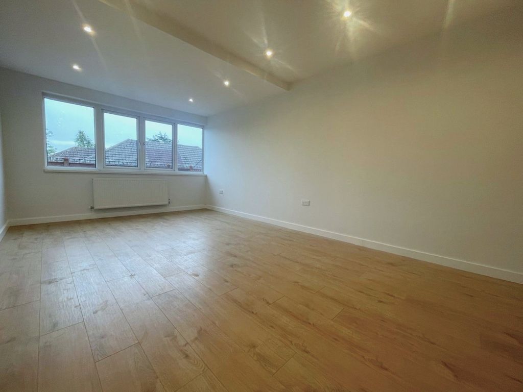 Property photo 3 of 5 Lounge