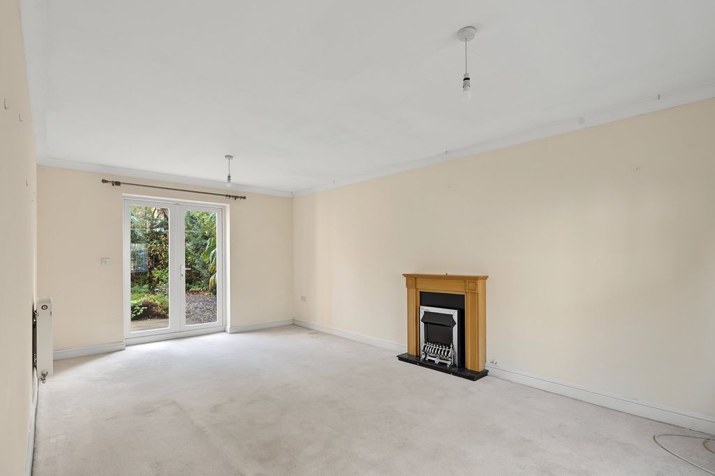Property photo 2 of 35