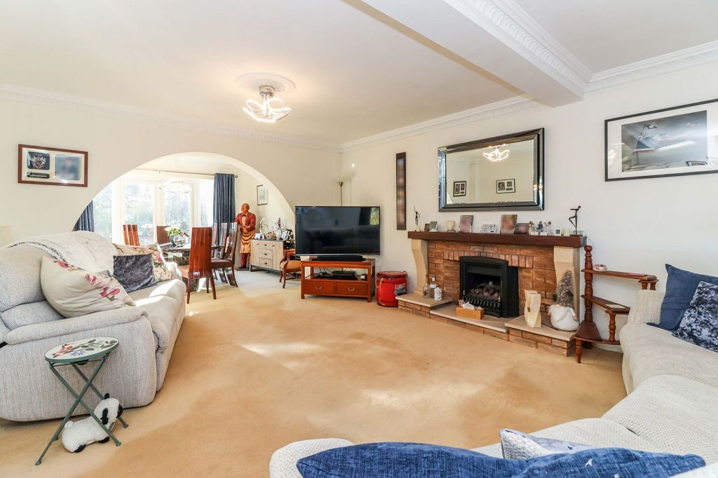 Property photo 2 of 34