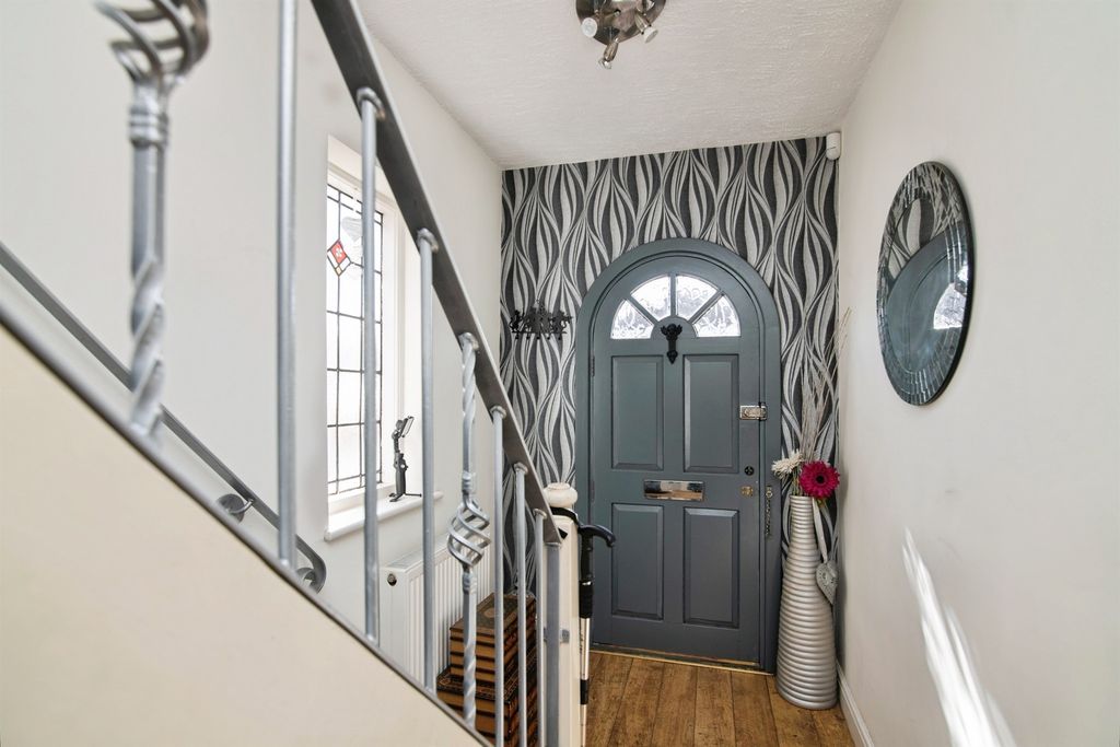 Property photo 2 of 20