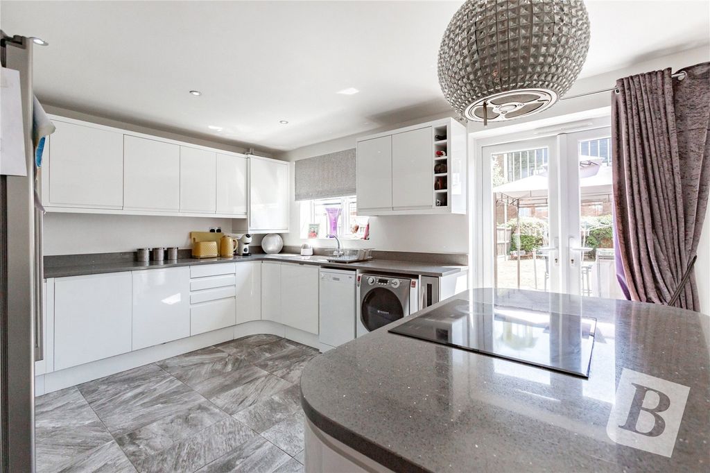 Property photo 3 of 15 Kitchen