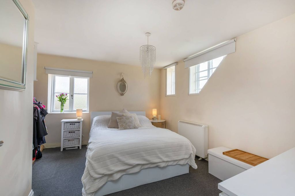 Property photo 3 of 7