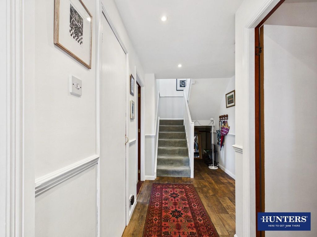 Property photo 2 of 27 Entrance Hallway