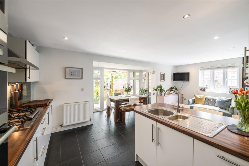Property photo 3 of 21 4 Haine Close Internals10 - Copy.Jpg