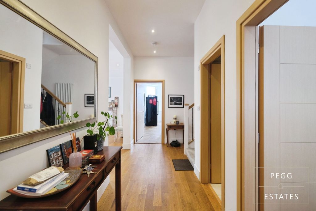 Property photo 2 of 50