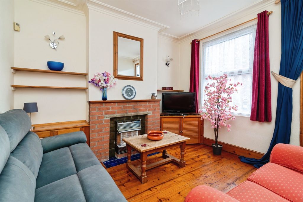 Property photo 2 of 17