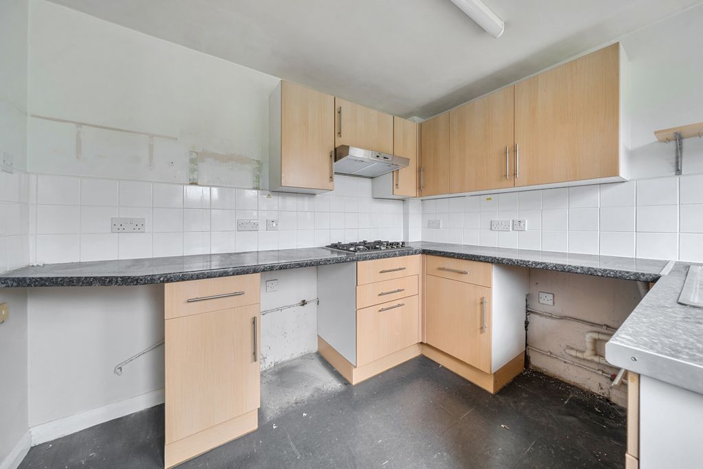 Property photo 3 of 16 Kitchen