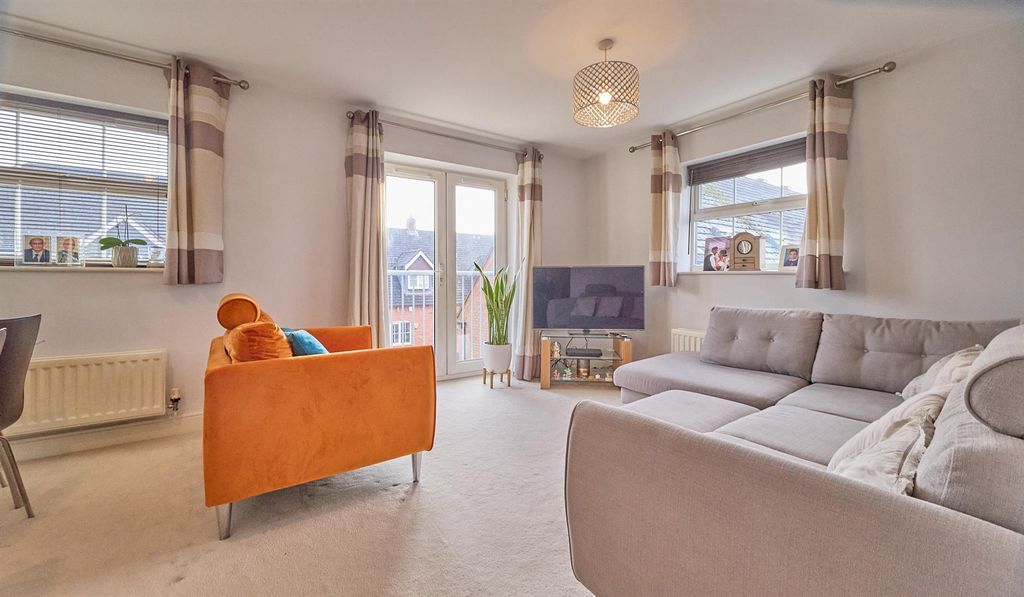 Property photo 1 of 11 Swallows Court 7.Jpg