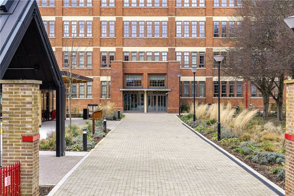 Property photo 2 of 23 Picture No. 19