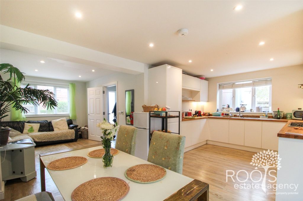 Property photo 2 of 12 Picture No. 10