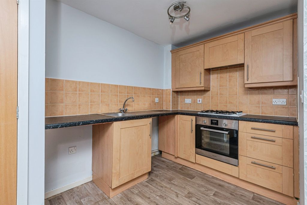 Property photo 3 of 12