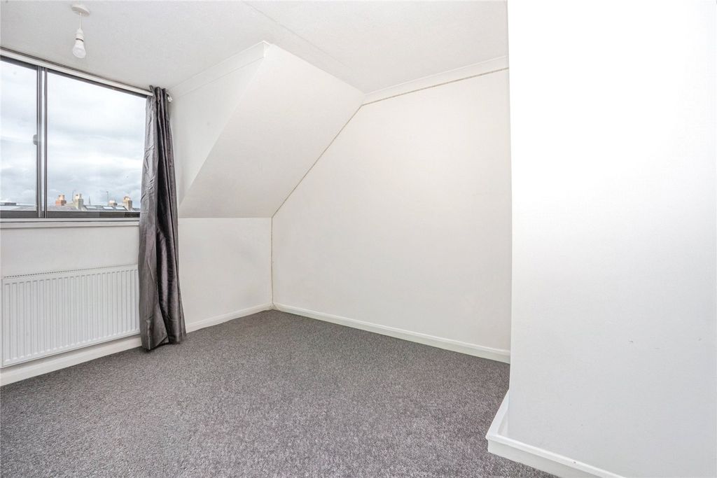 Property photo 3 of 15 Picture No. 17