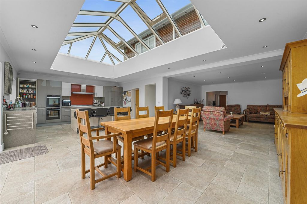 Property photo 2 of 22 Kitchen/Dining