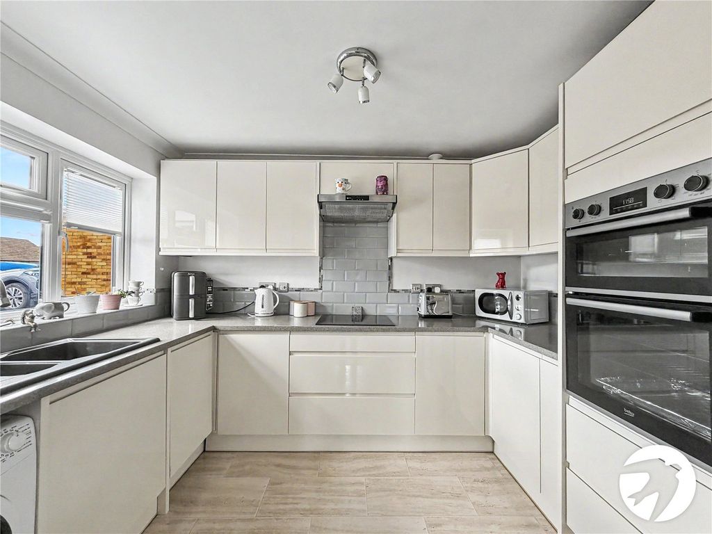 Property photo 3 of 28 Picture No. 14