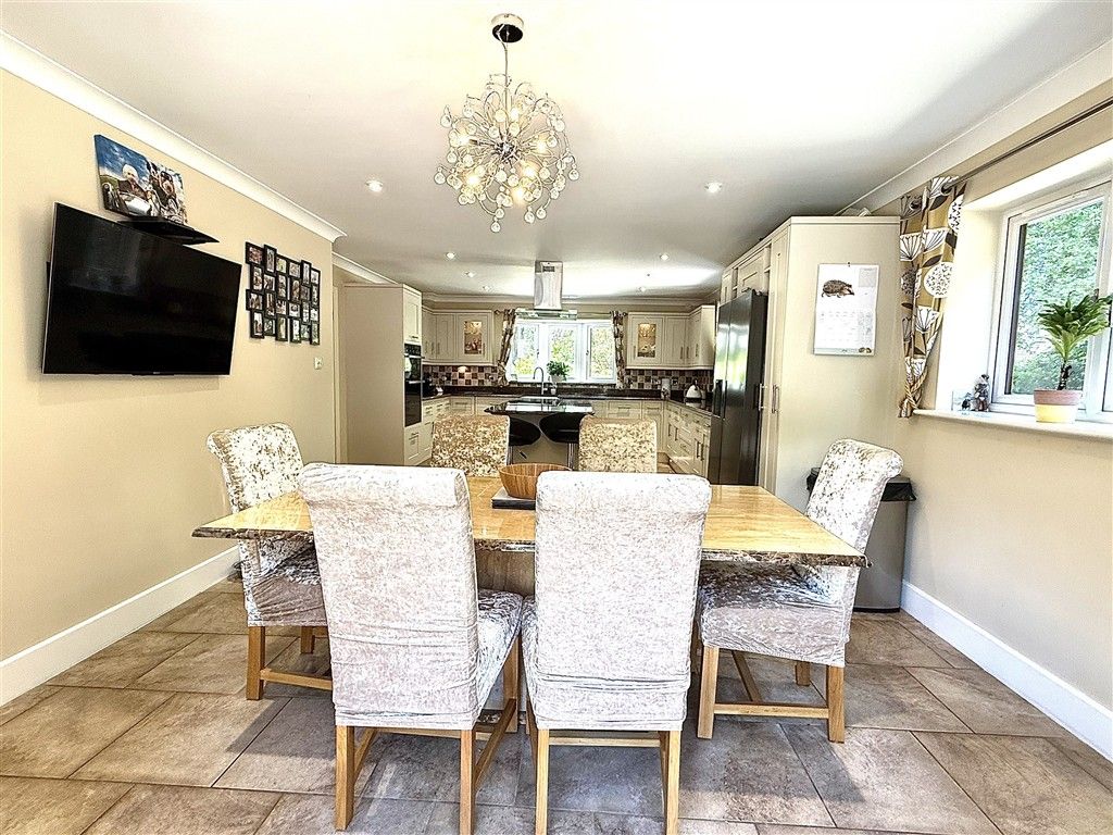 Property photo 3 of 19 Kitchen