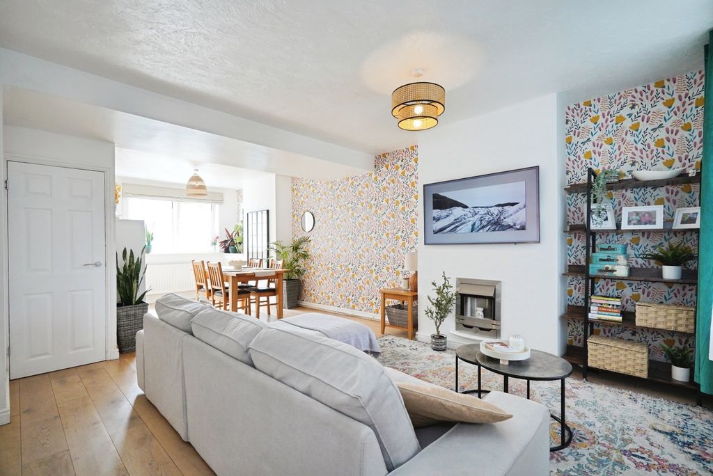 Property photo 3 of 17 Pbox-Img.Jpg