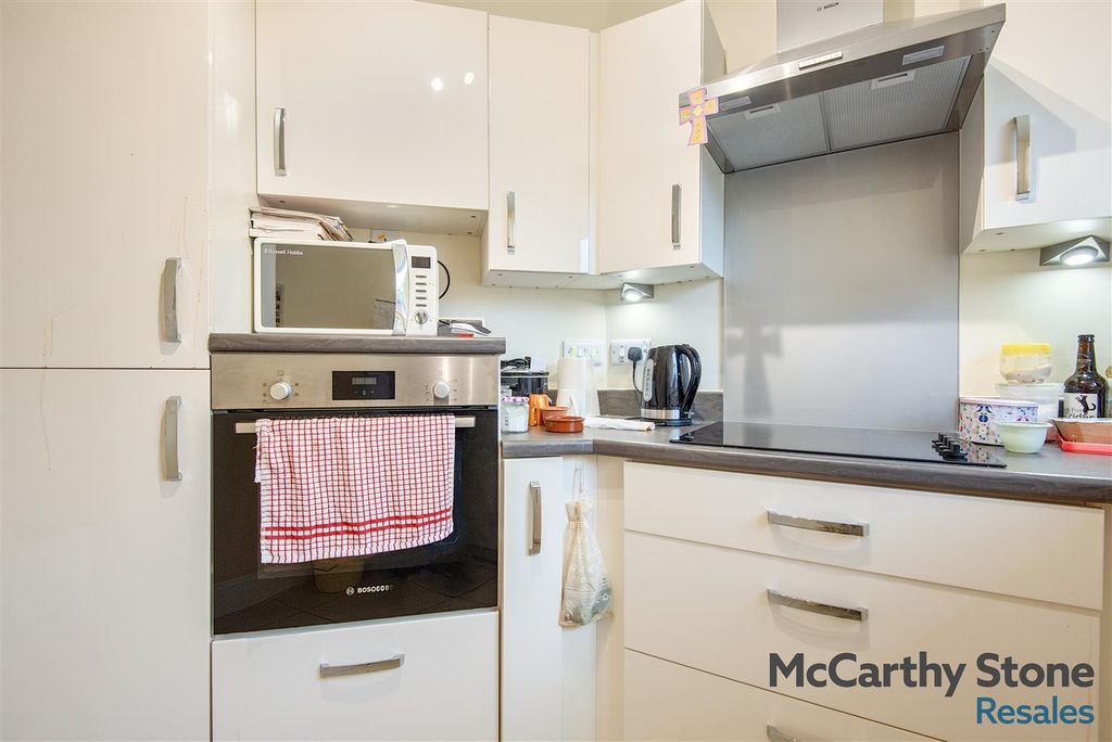 Property photo 3 of 21 8686992-Interior11.Jpg