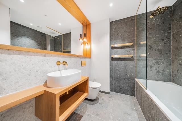 Property photo 3 of 10 Bathroom
