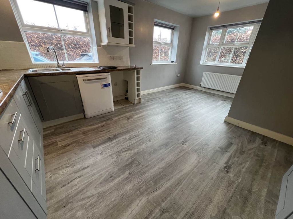 Property photo 3 of 17 Kitchen Dining Area