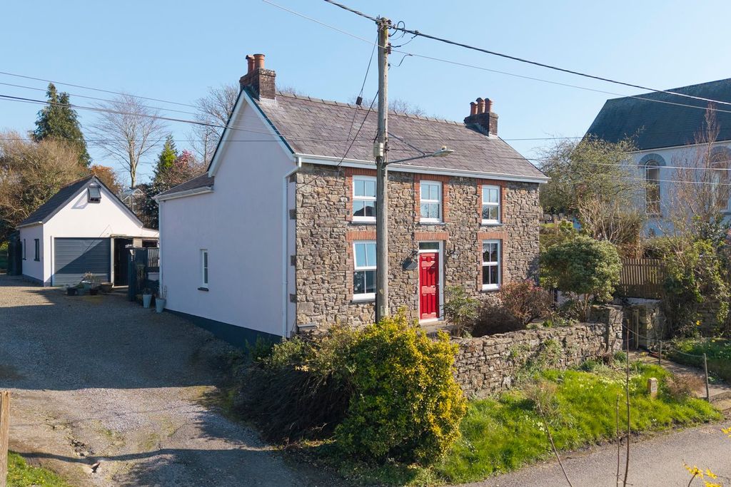 Property photo 2 of 33