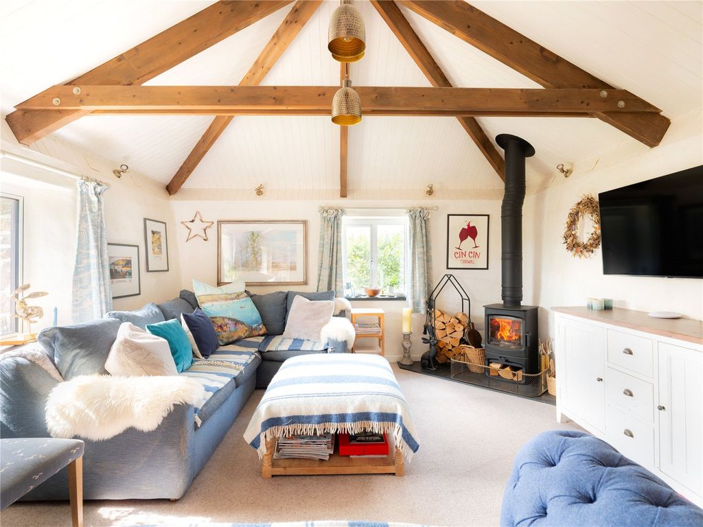 Property photo 2 of 28 Sitting Room