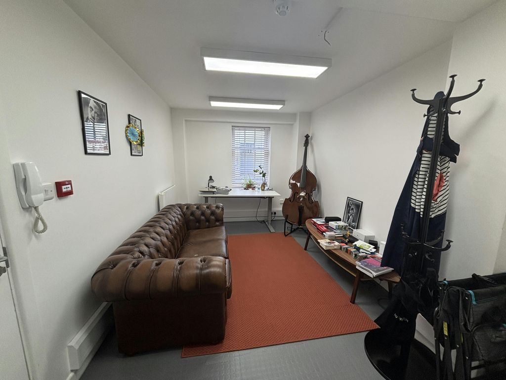 Property photo 3 of 7 Vine St Brighton 2.Jpg