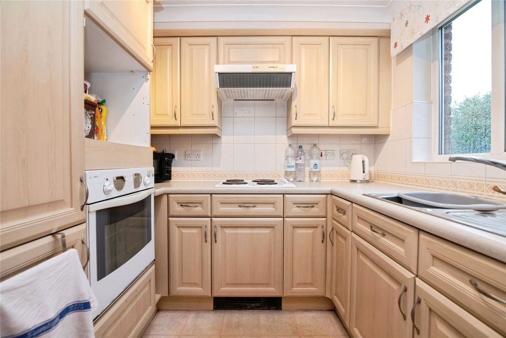 Property photo 3 of 14 Kitchen