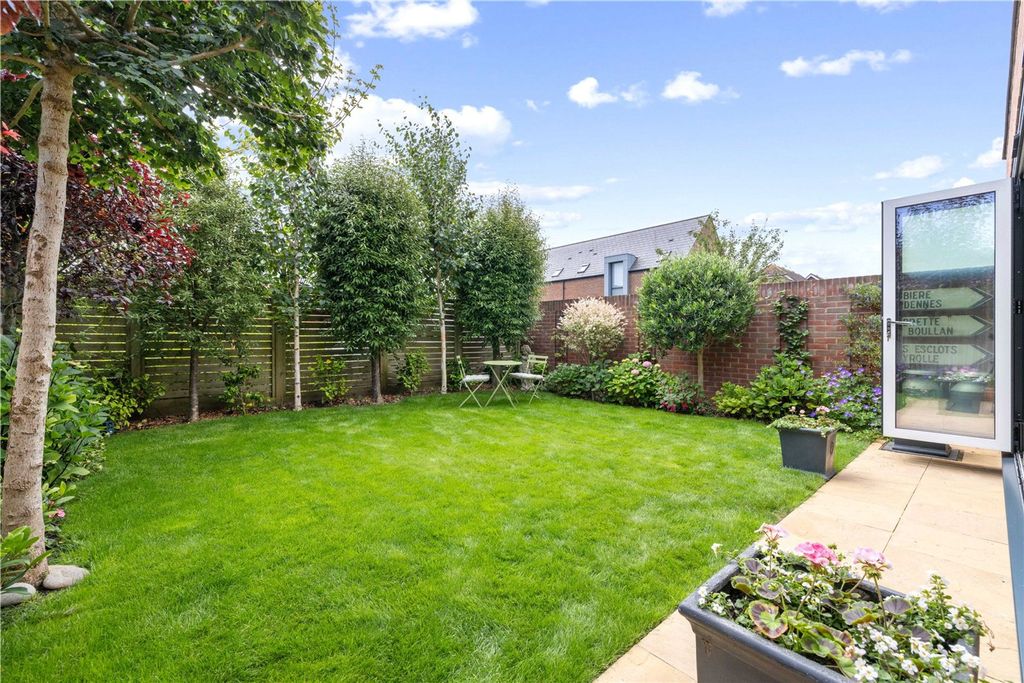 Property photo 2 of 19 Garden