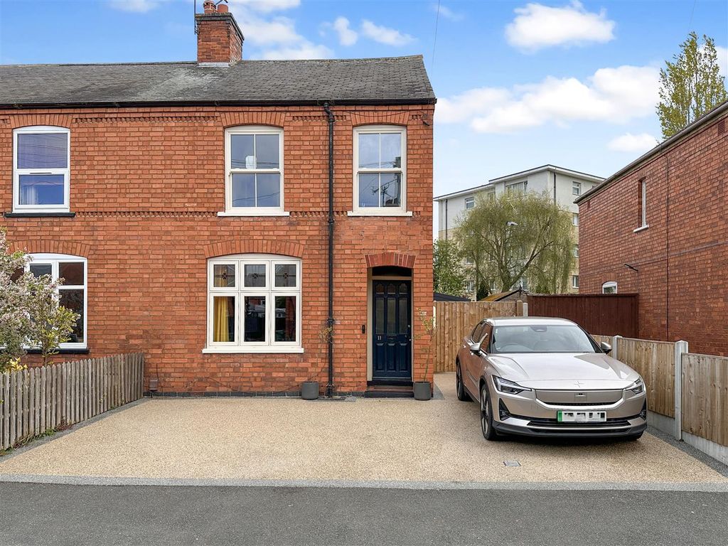 Property photo 1 of 21 Front Aspect 841