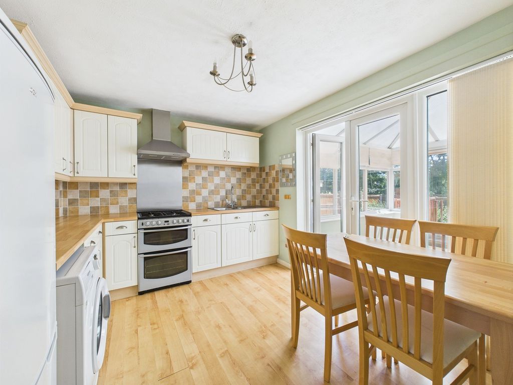 Property photo 3 of 12 Dining Kitchen