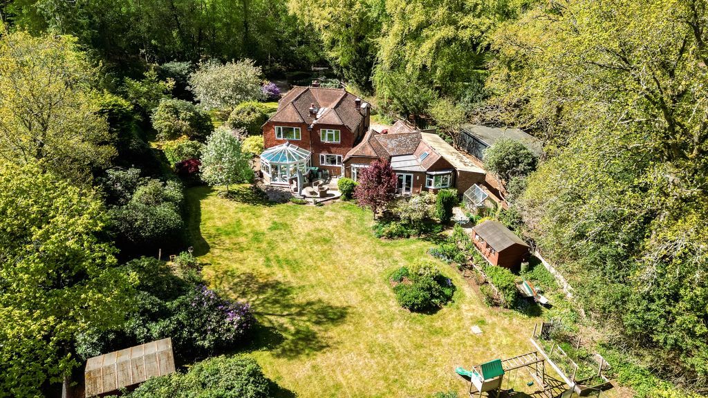 5 bed detached house for saleBirches Lane, Gomshall GU5