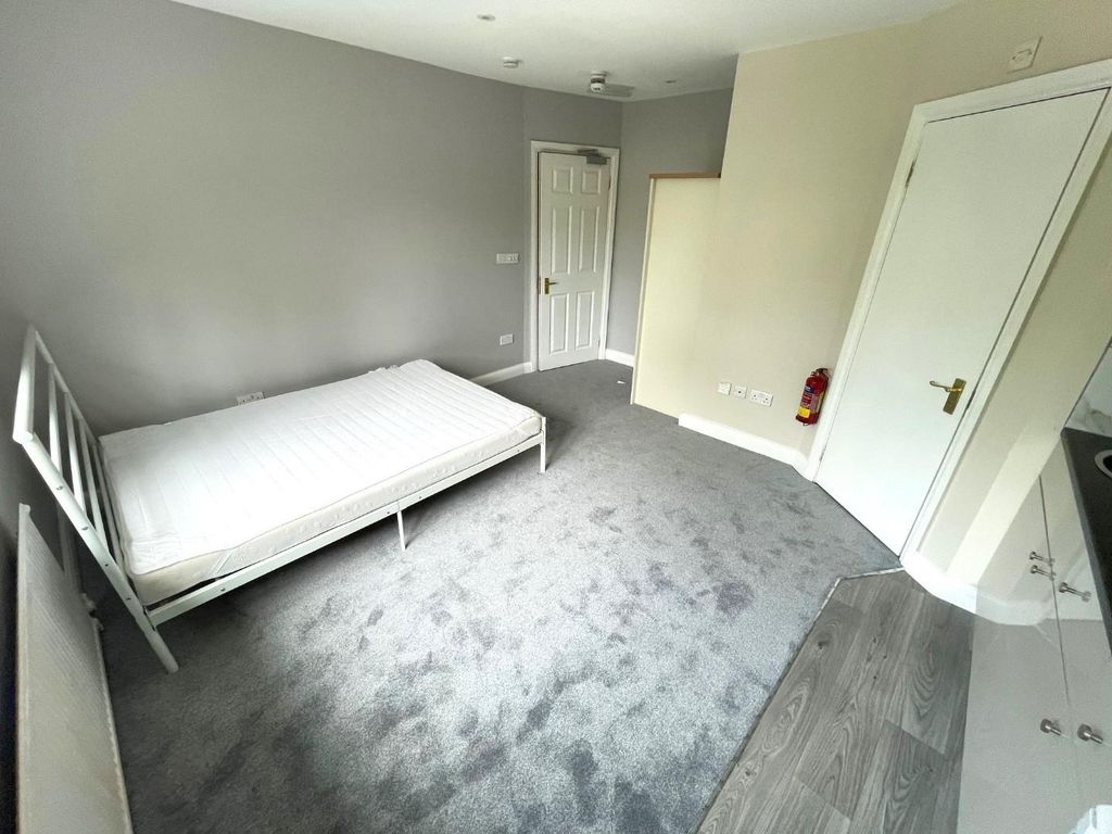 Property photo 3 of 4 Bed (5).Jpg