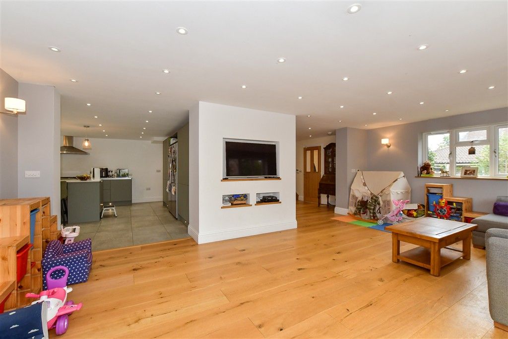 Property photo 2 of 23 Lounge