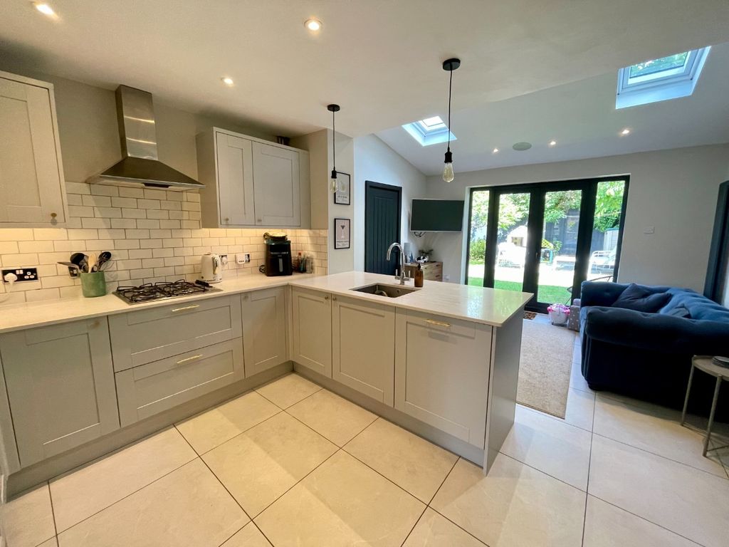 Property photo 2 of 14 4216561