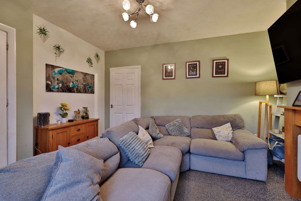 Property photo 3 of 17