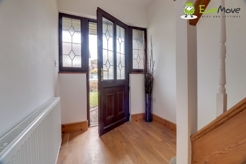 Property photo 3 of 12 At Elmwood Crescent By Ben Brind @ Ewemove Sales &amp;