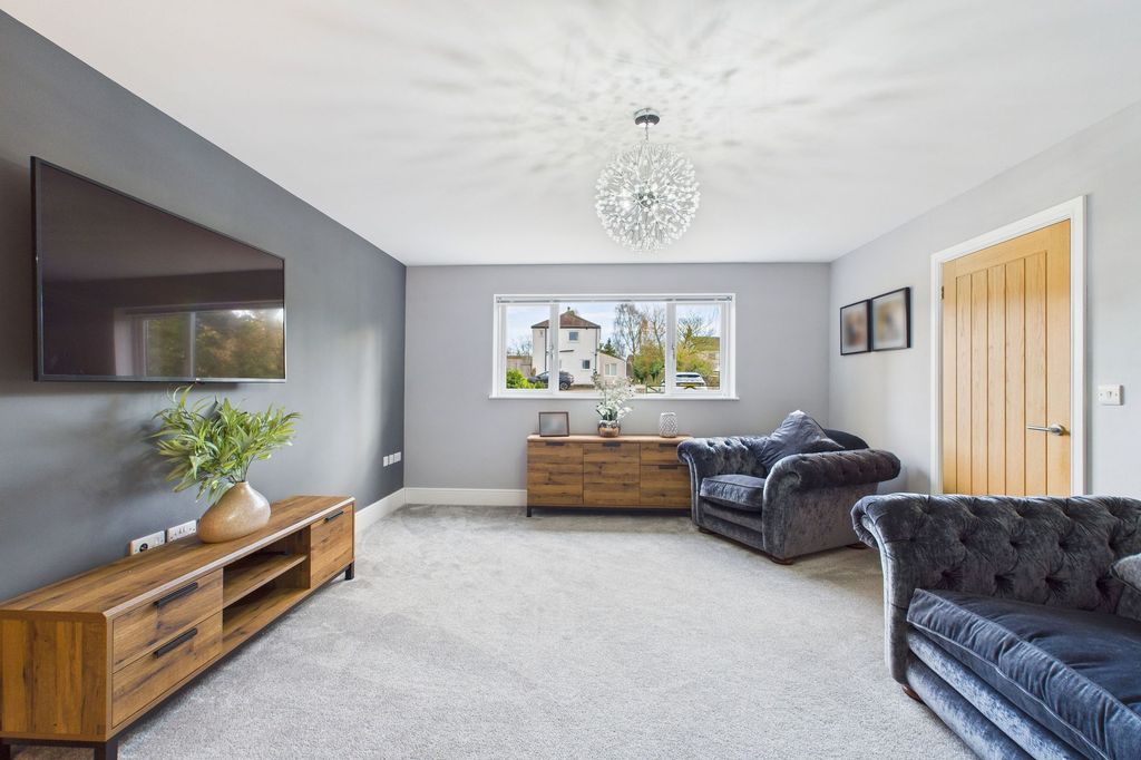 Property photo 3 of 37