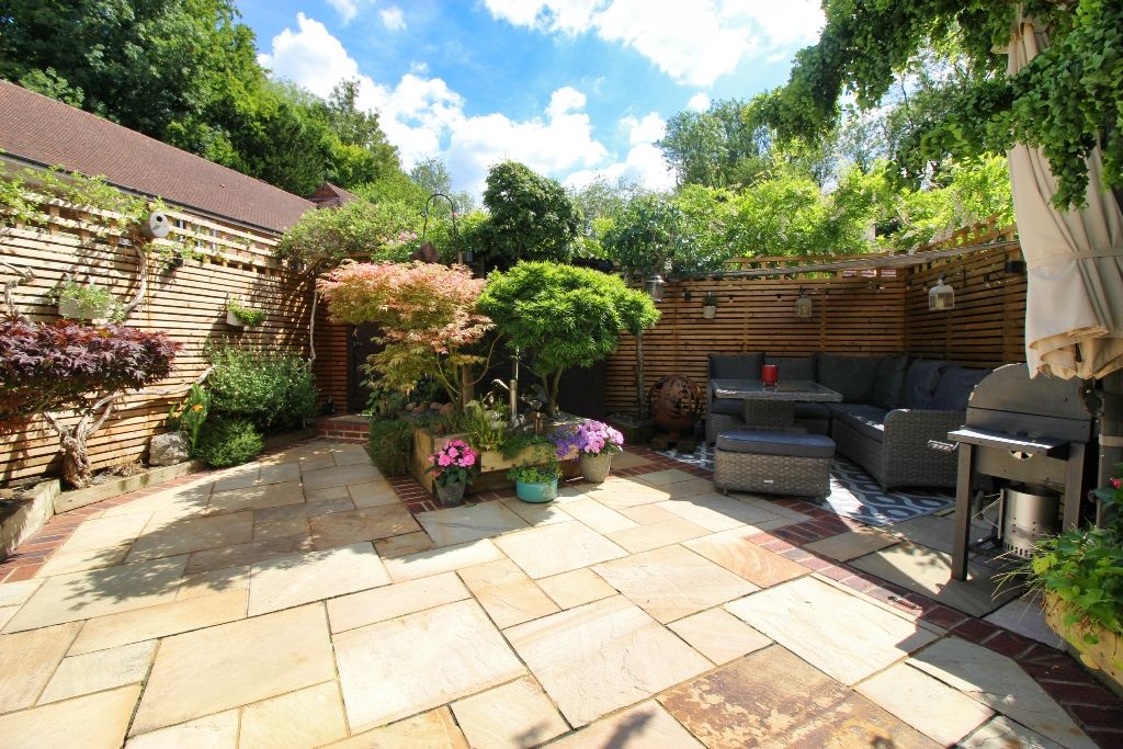 Property photo 2 of 27 Garden