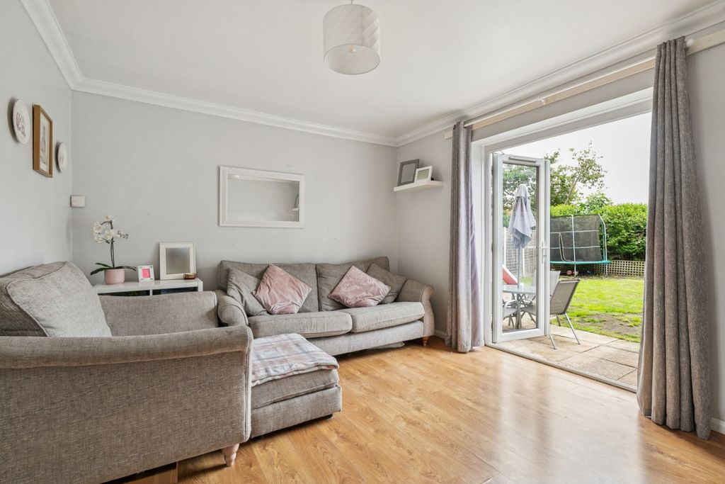 Property photo 2 of 13 5214873