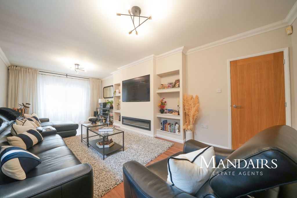 Property photo 2 of 36