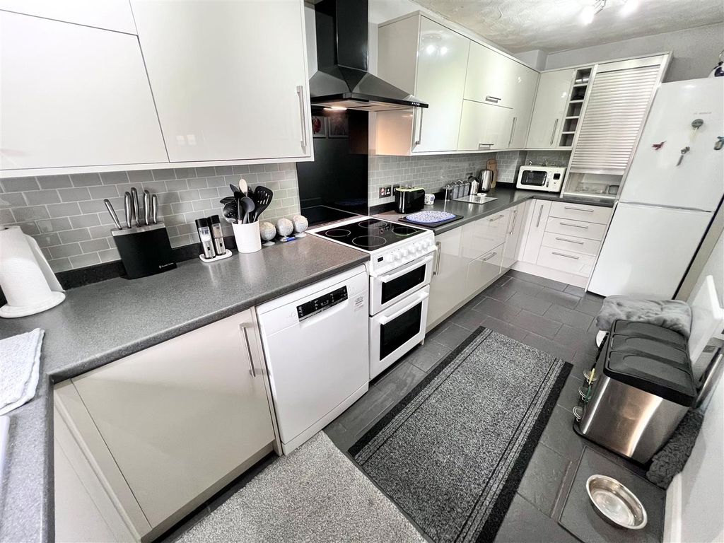 Property photo 2 of 11 ..Kitchen.Jpg