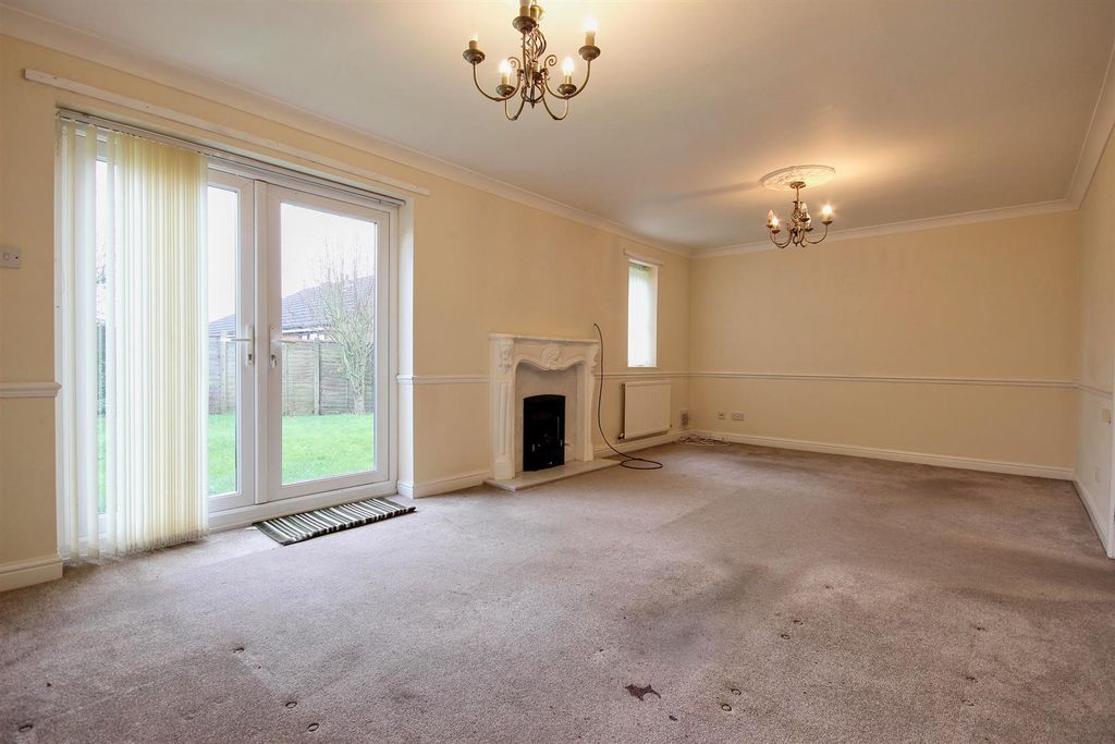 Property photo 3 of 18 Rear Lounge