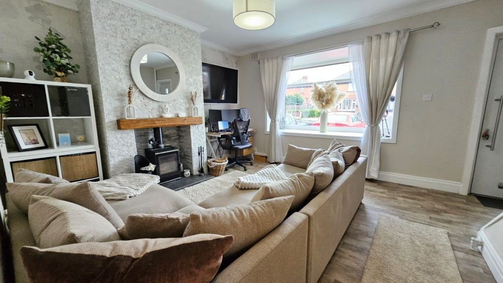 Property photo 2 of 31