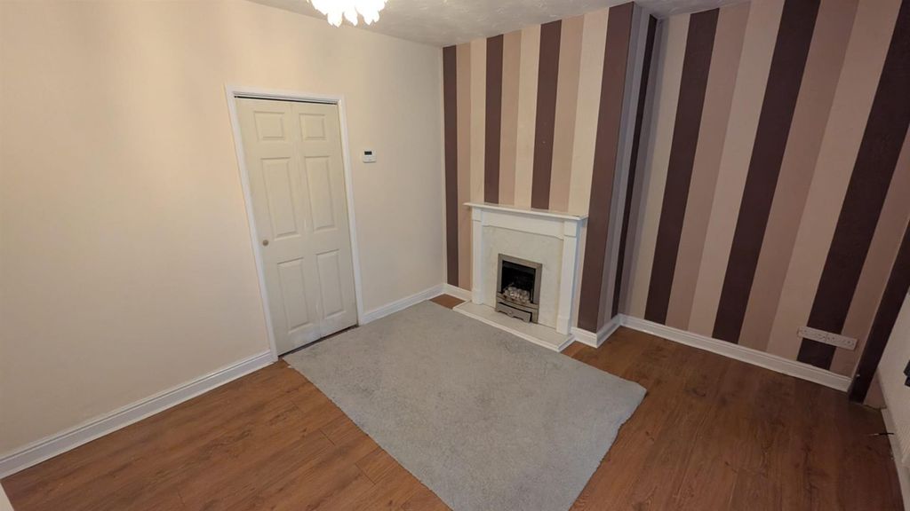 Property photo 2 of 11 Lounge