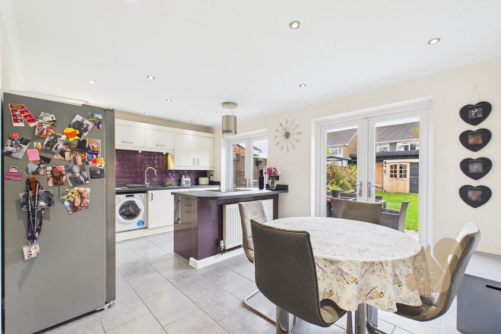 Property photo 2 of 19 Cam01659G0-Pr0740-Still021.Jpg