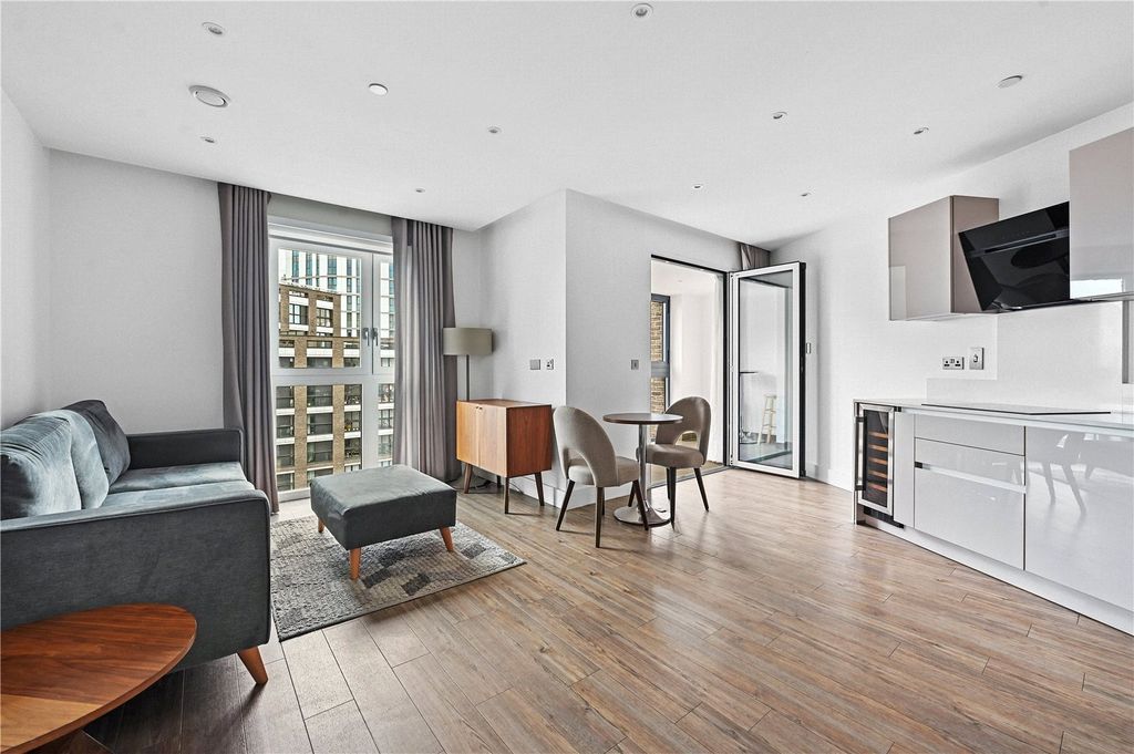 Property photo 1 of 18 Reception/Kitchen