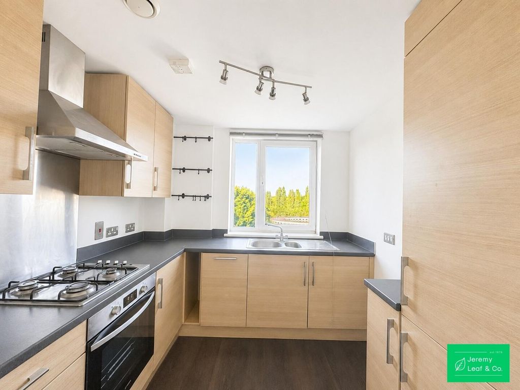 Property photo 3 of 7 Kitchen
