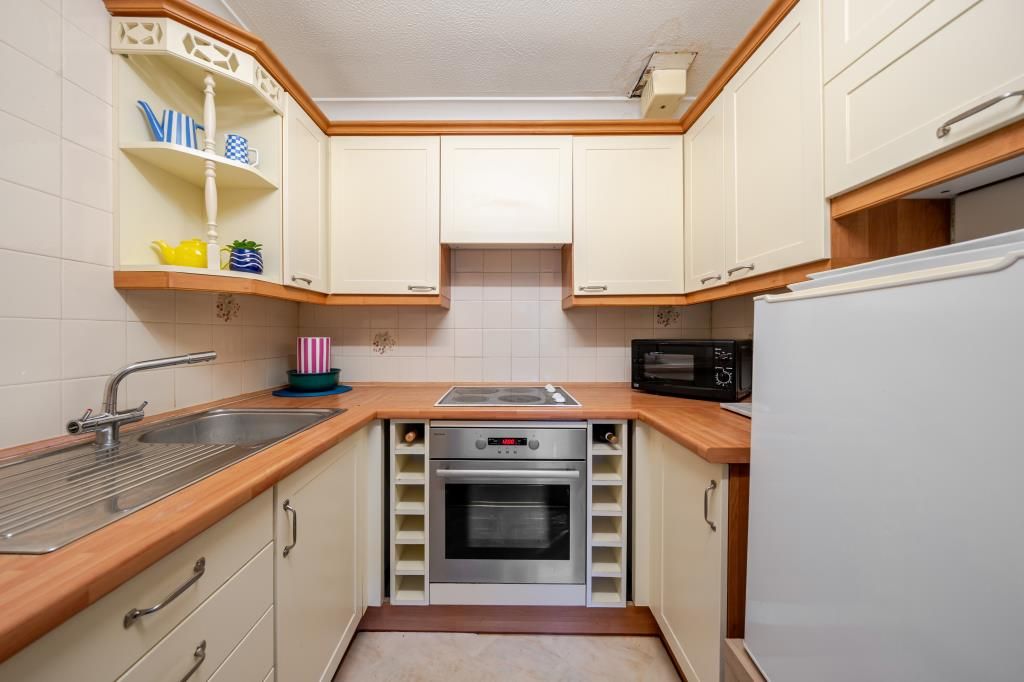Property photo 2 of 8 Kitchen